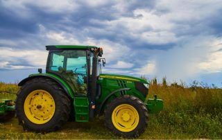 Deere & Co Falls 6% After Sharing Disappointing Outlook, But It’s Not Time to Sell DE Stock Just Yet