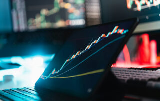 quantitative analysis vs technical analysis