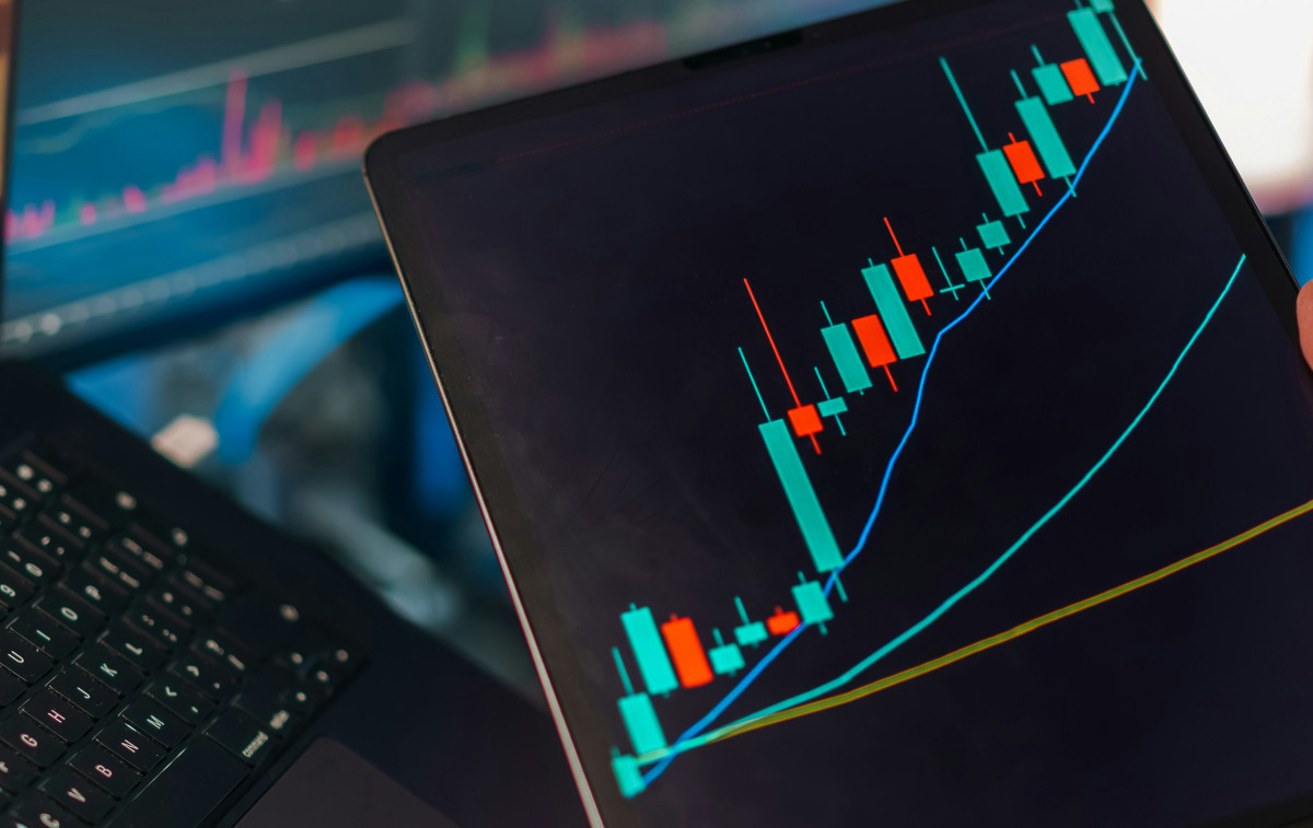 Stock Analysis Tools vs Manual Methods